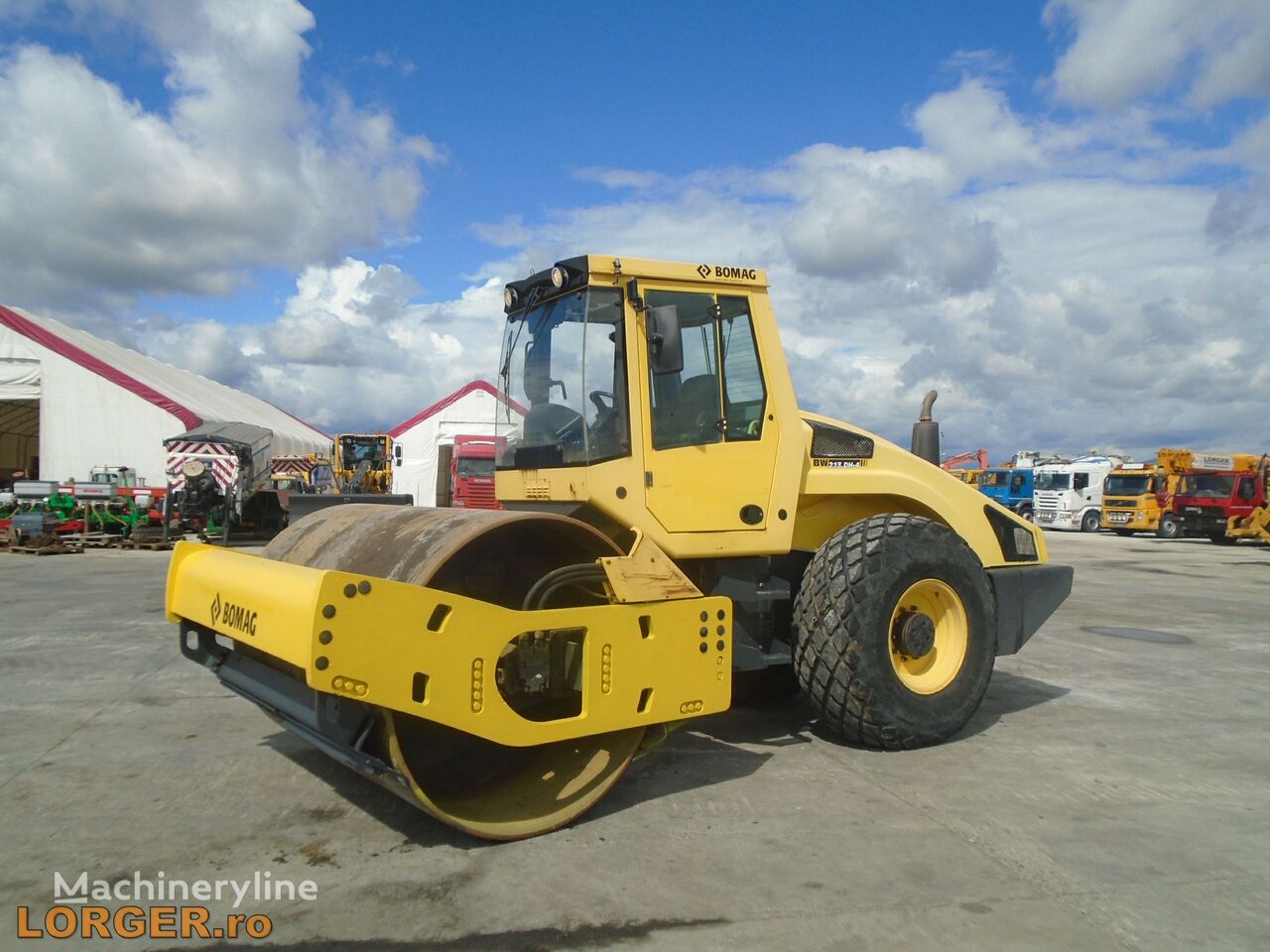 BOMAG BW213 DH-4 single drum compactor